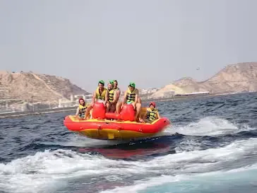 Crazy Sofa en Alicante - Actividades acuáticas en grupo Marina Deportiva