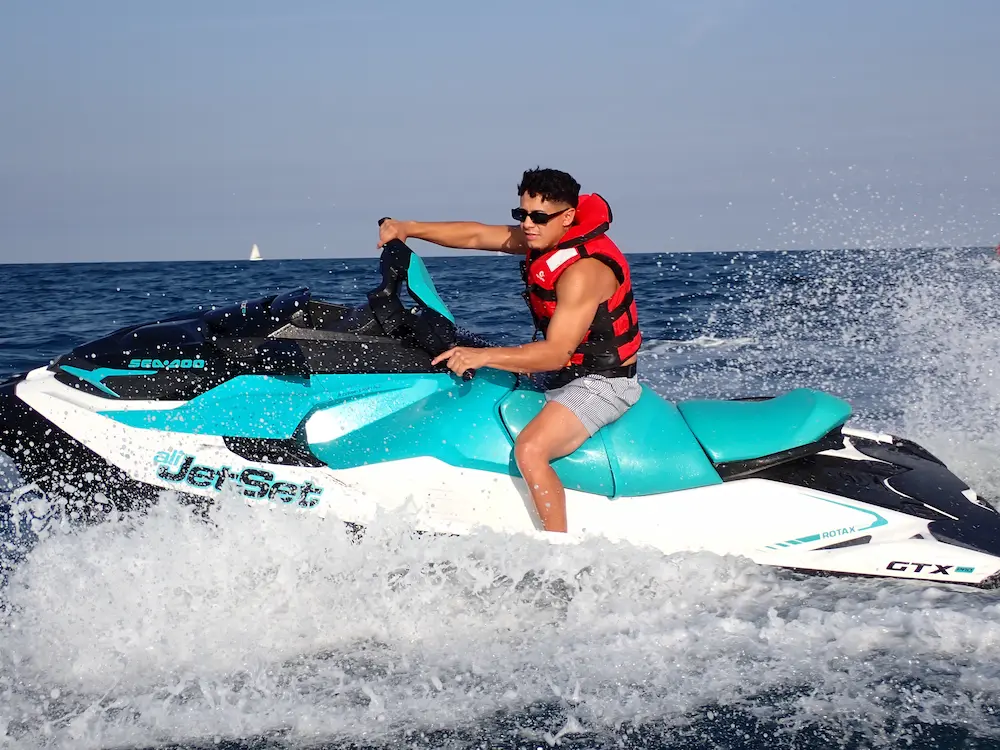 Fotos de acción en moto de agua