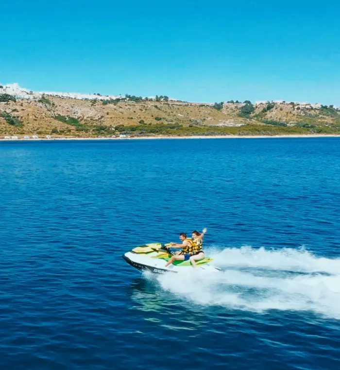 Ruta a Tabarca en moto de agua