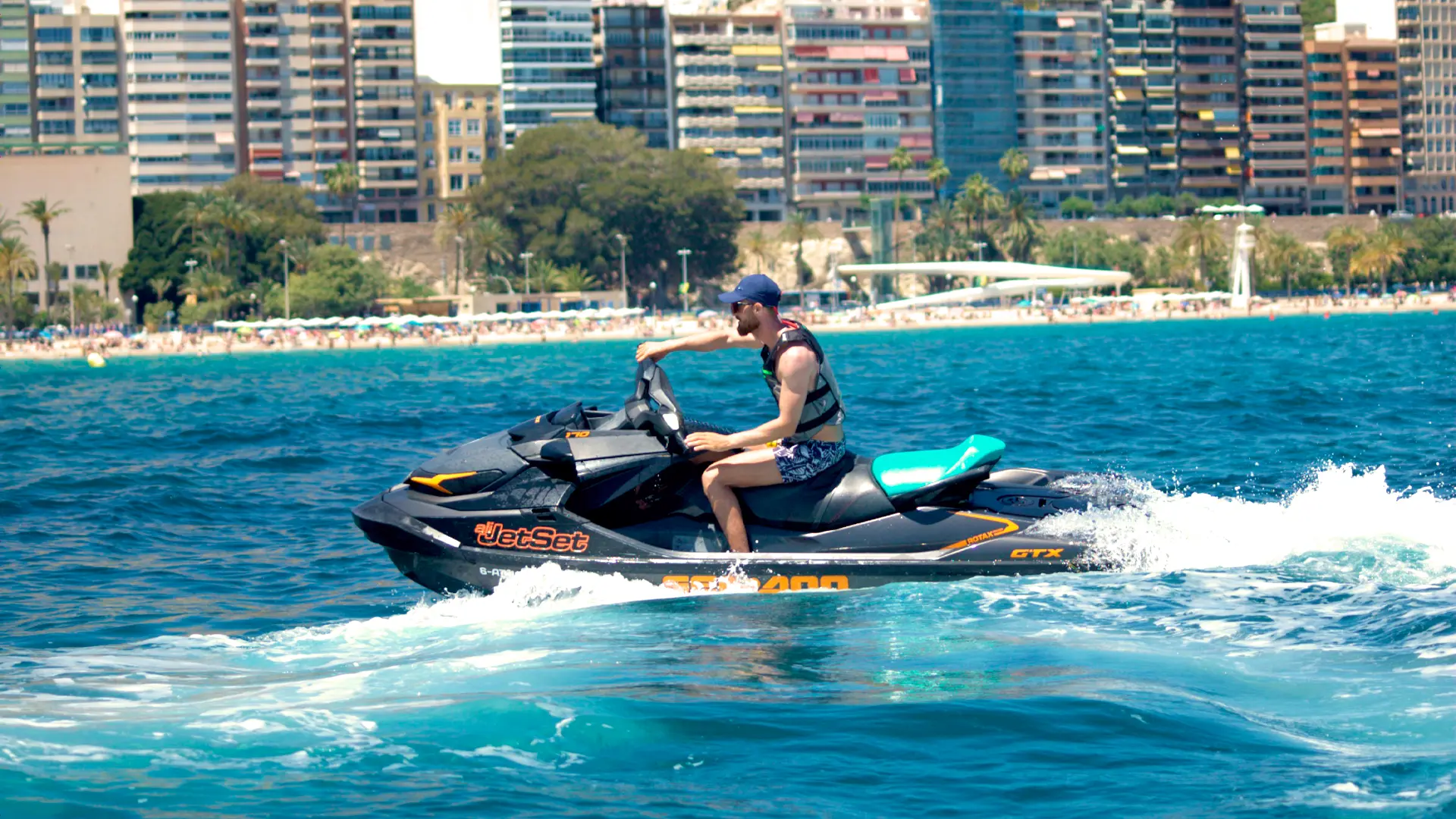Navegando a toda velocidad por Alicante